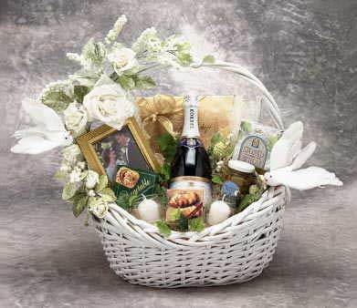 Celebrate in Style: Wedding Bliss Gift Basket